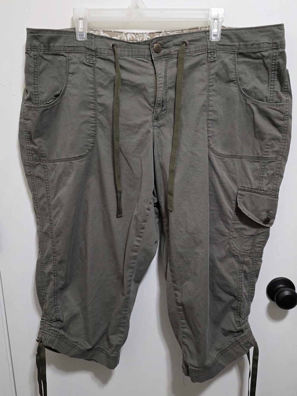 Faded Glory Olive Cargo Capri Pants | Y2K Utility Style | Adjustable Hem | Plus